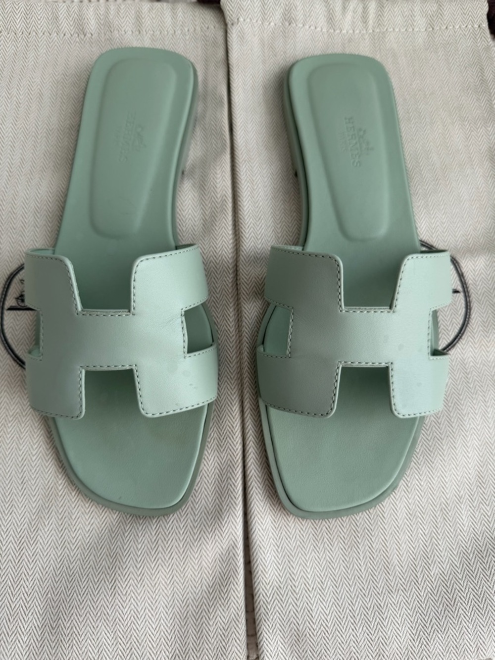 Hermes Mint Green Oran Slide Sandals - Pastel Green Leather